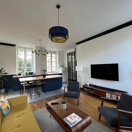 Bright 70m2 In Historic Center W Pkg Apartment *